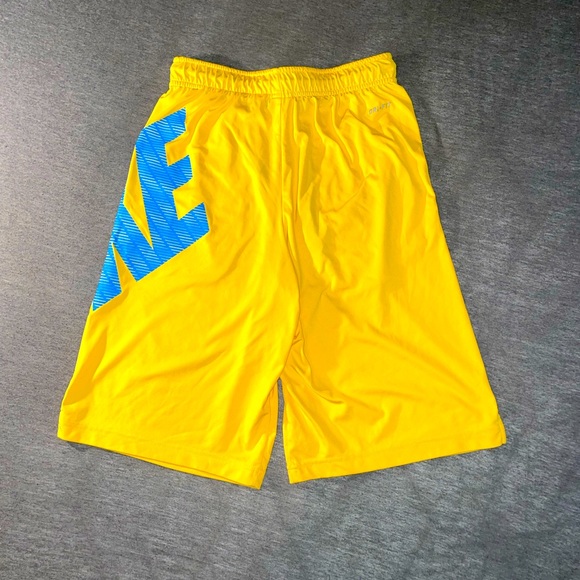 Men’s Nike Shorts - Picture 3 of 5